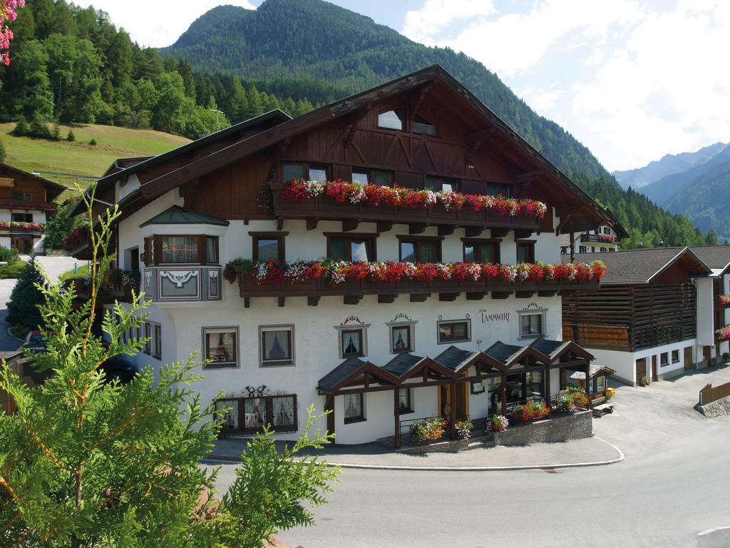Hotel Lammwirt Йерценс Экстерьер фото