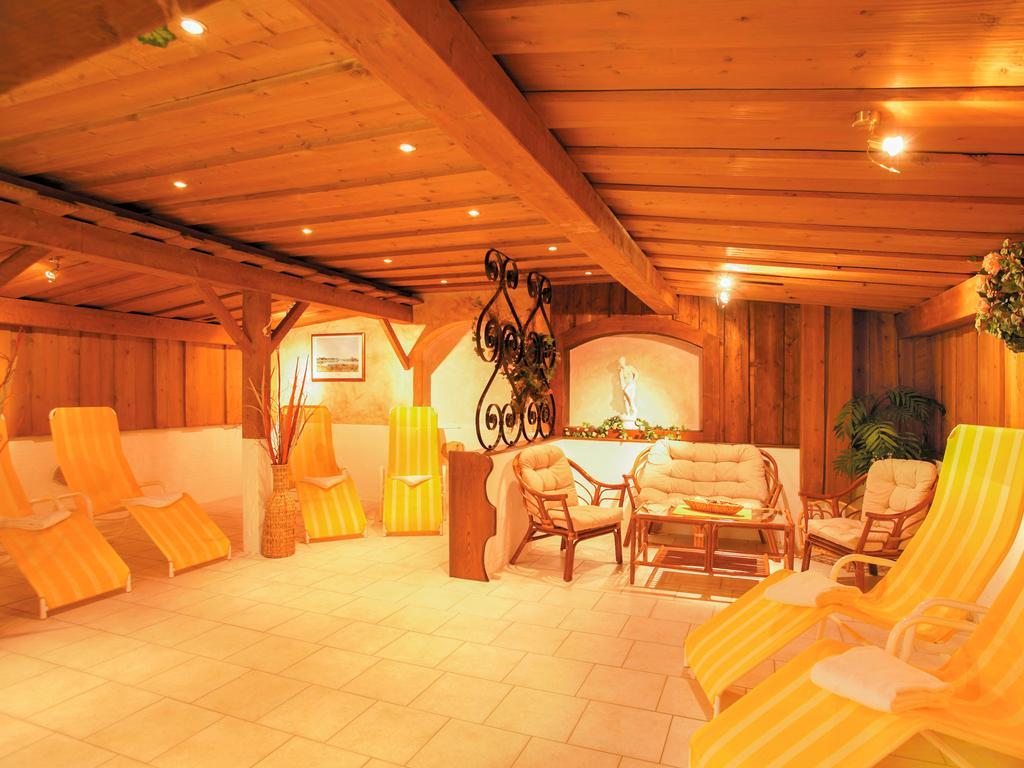 Hotel Lammwirt Йерценс Экстерьер фото