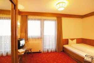 Hotel Lammwirt Йерценс Экстерьер фото
