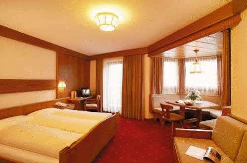 Hotel Lammwirt Йерценс Экстерьер фото