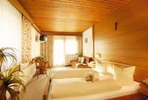 Hotel Lammwirt Йерценс Экстерьер фото